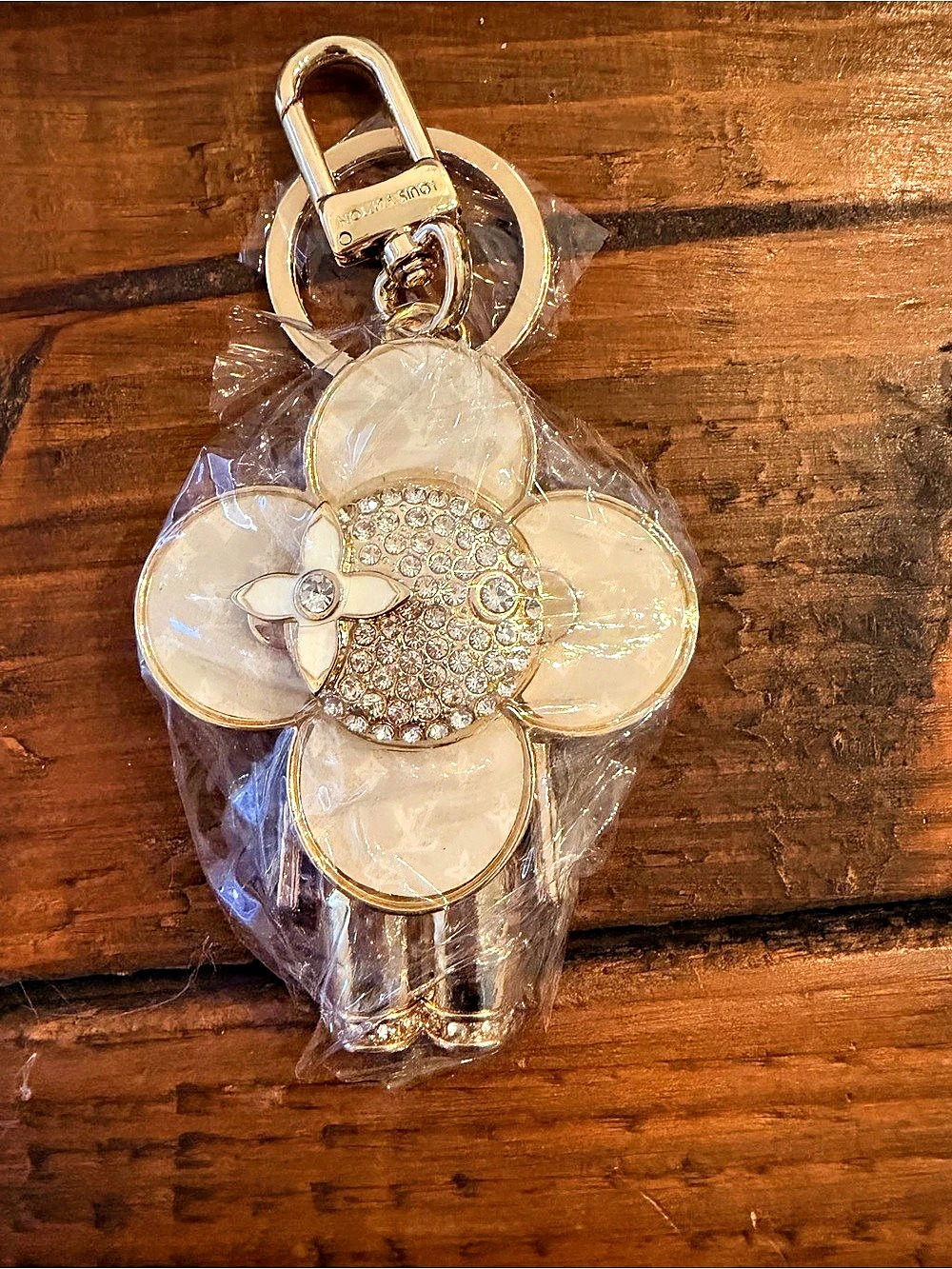 inspired Strass Vivienne Winter Bag Charm Gold & White